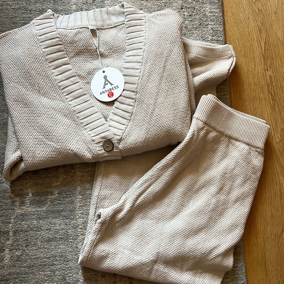 NWT Lounge Set - Picture 4 of 4